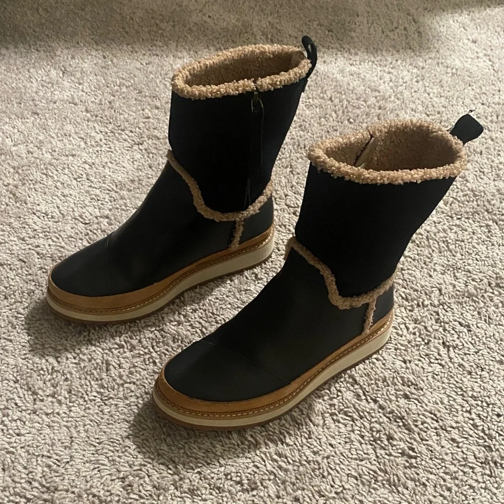Tom's Makenna Leather Boots - Picture 2 of 7